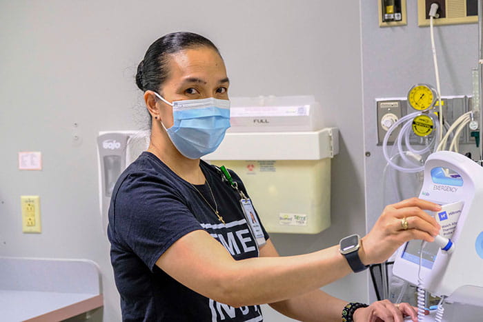 Carmela Estorco at work wearing a mask