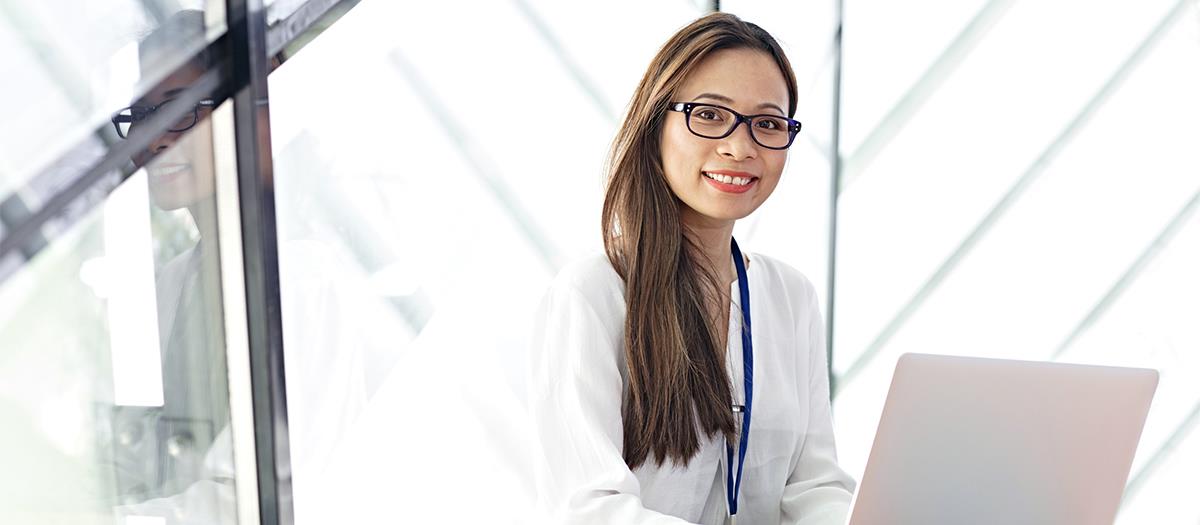 Business woman on laptop