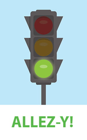 Lampadaire avec le feu vert.