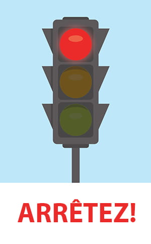 Lampadaire avec le feu rouge