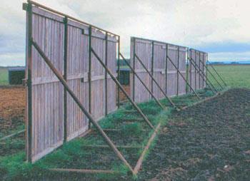 Sturdy fence that requires relatively more steel tubing